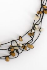 Collana Rumbito cammello e bianco - immagine 2